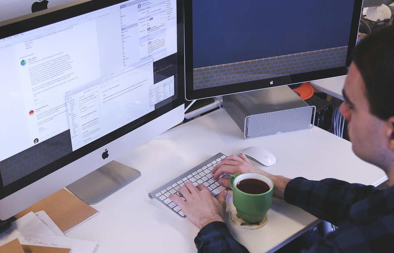 entdecken sie ergonomische mäuse und tastaturen für komfortables und gesundes arbeiten am computer. reduzieren sie belastungen und beugen sie beschwerden vor – die besten ergonomischen eingabegeräte im überblick.