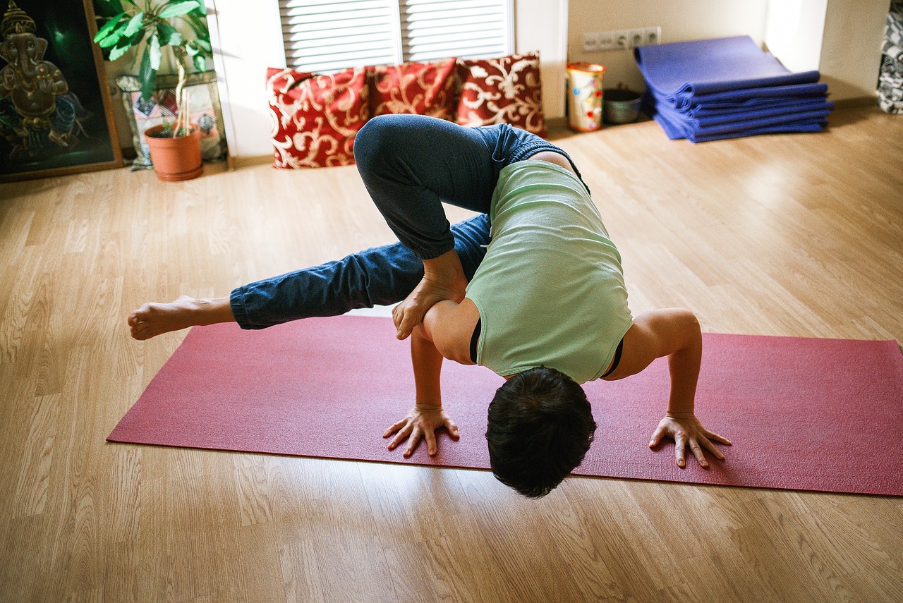 Welche Yoga-Übungen lindern Rückenschmerzen am effektivsten?